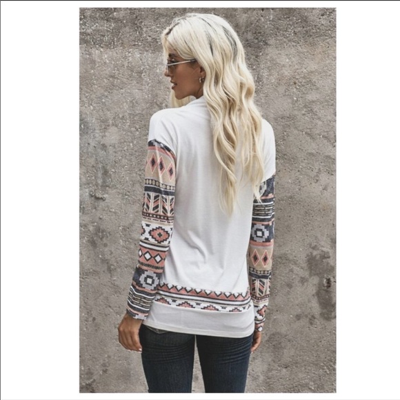 SOLD⭐️Asymmetric Buttoned Neckline Top - Picture 4 of 7